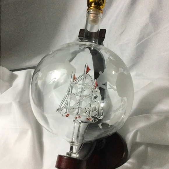 KEMSTOOD GLOBE DECANTER~ETCHED GLASS GLOBE - Picture 3 of 5